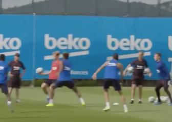 El sorprendente taco de De Jong que por poco no acabó en gol