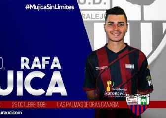 Rafa Mujica, nuevo delantero del Extremadura