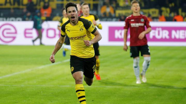 El futbolista portugués del Borussia Dortmund, Raphaël Guerreiro, durante un partido.