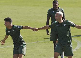 Borja Iglesias y Álex Moreno, fuera de la lista para Barcelona