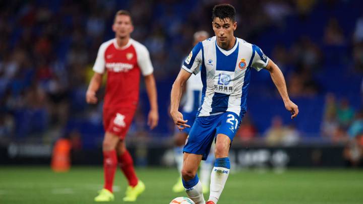 Marc Roca durante el Espanyol-Sevilla de la primera jornada disputado en el RCDE Stadium.