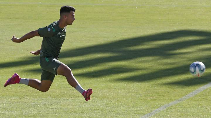 Tello entrenando con el Betis