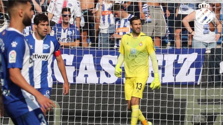 Diego López durante el Alavés-Espanyol (foto vía Twitter @RCDEspanyol).