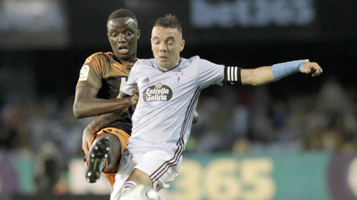Aspas pelea por el balón con Diakhaby