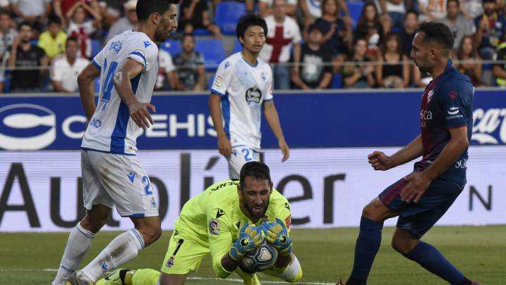 Dani Giménez sufrió, recibió tres goles y acabó enfadado con su defensa.