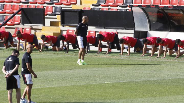 Paco Jémez, supervisando una sesión.