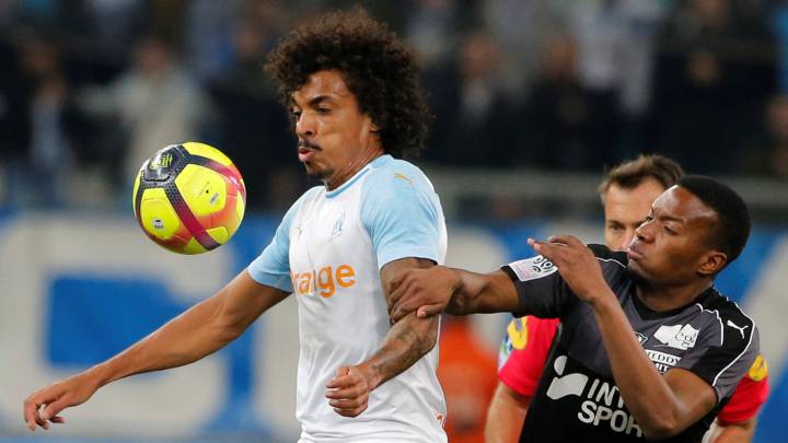 Luiz Gustavo durqante el Olympique de Marsella - Amiens de la temporada pasada en el Velodrome.