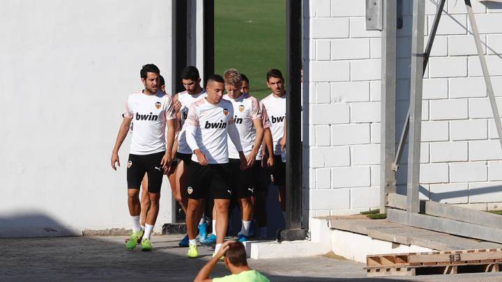 El Valencia entrena con Rodrigo como único delantero