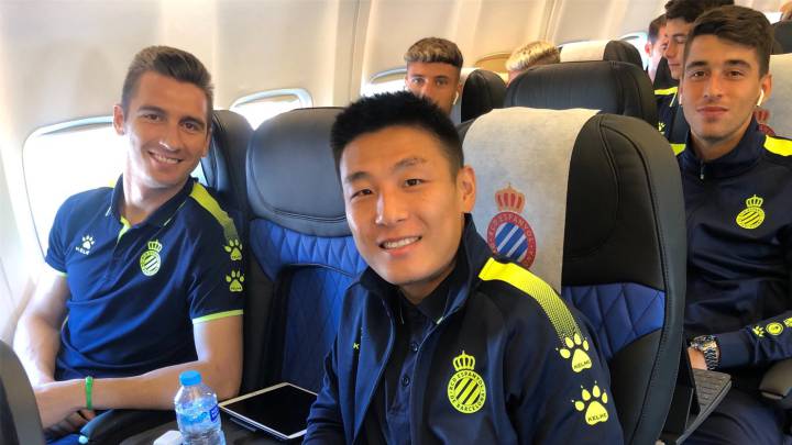 Jugadores del Espanyol durante el vuelo a Zaporiyia