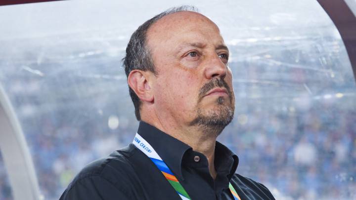 El entrenador español del Dalian Yifang, Rafa Benítez, durante un partido.