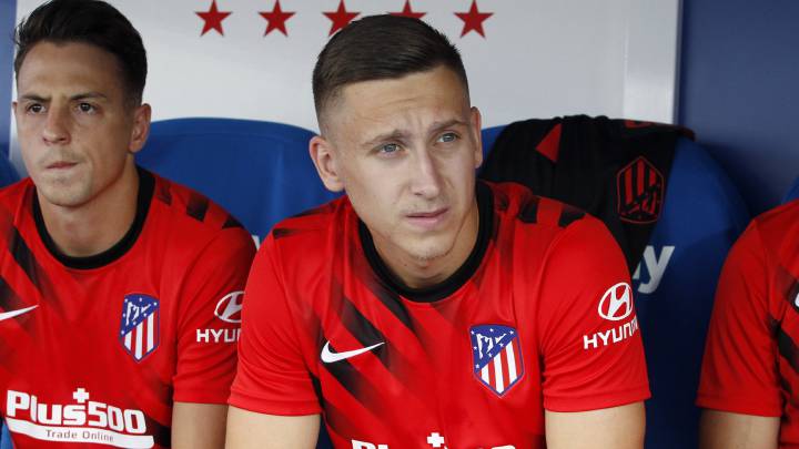 Saponjic, en el banquillo del Atlético, a la sombra de Morata y Costa