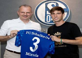 Juan Miranda llega cedido al Schalke por dos temporadas