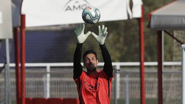 El PSG pregunta al Sevilla por la situación de Sergio Rico