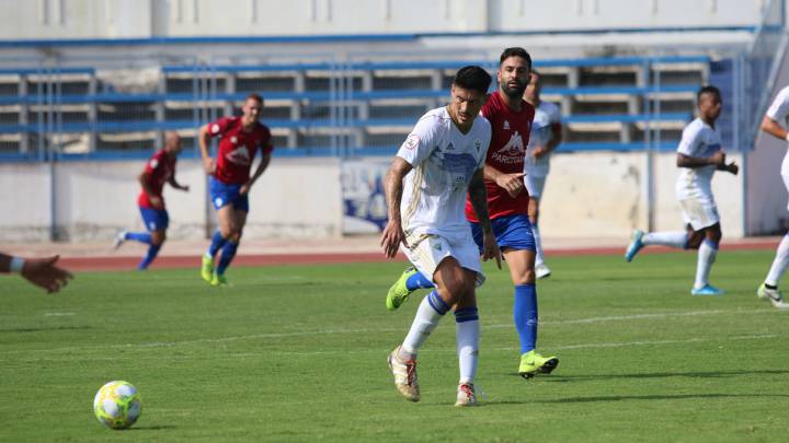 El nuevo Marbella ilusiona y vence a un Villarrobledo muy correoso