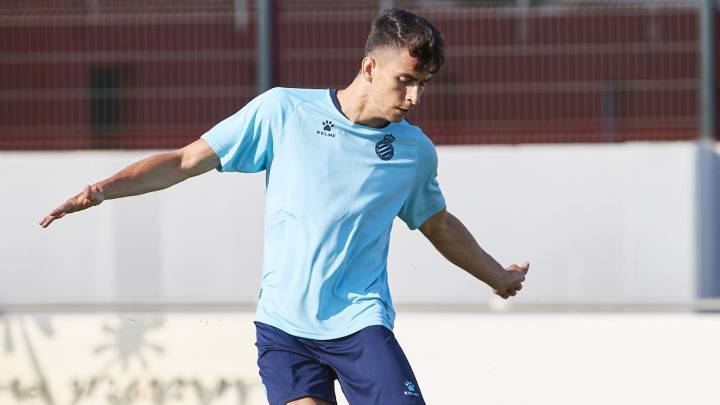Marc Roca entrenando con el Espanyol.