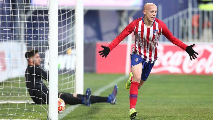 Mollejo celebra un gol con el Atlético de Madrid