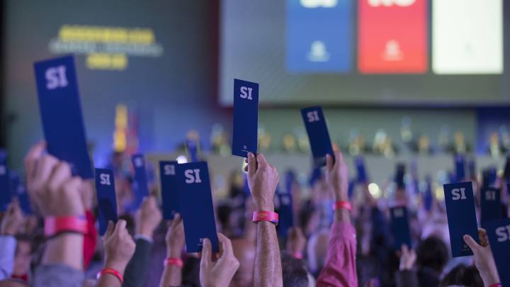 El Barça lleva a votación si retira las condecoraciones a Franco