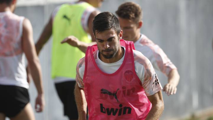 Salva Ruiz en un entrenamiento con el Valencia