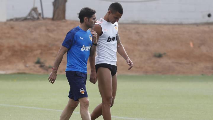 Marcelino habla con Rodrigo.