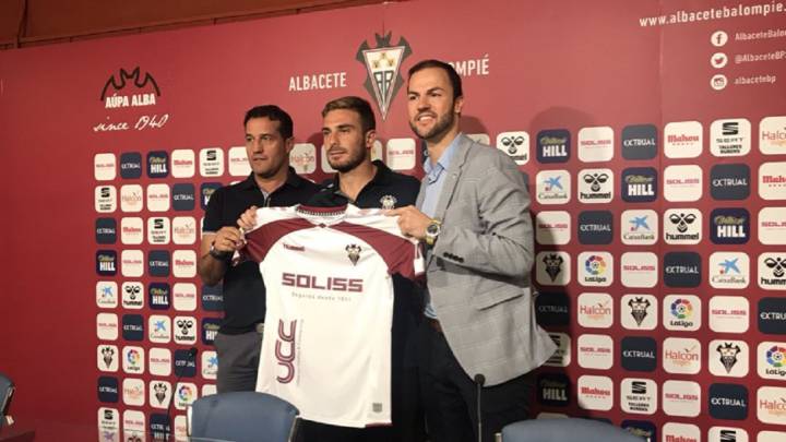 Capezzi, presentado como jugador del Albacete