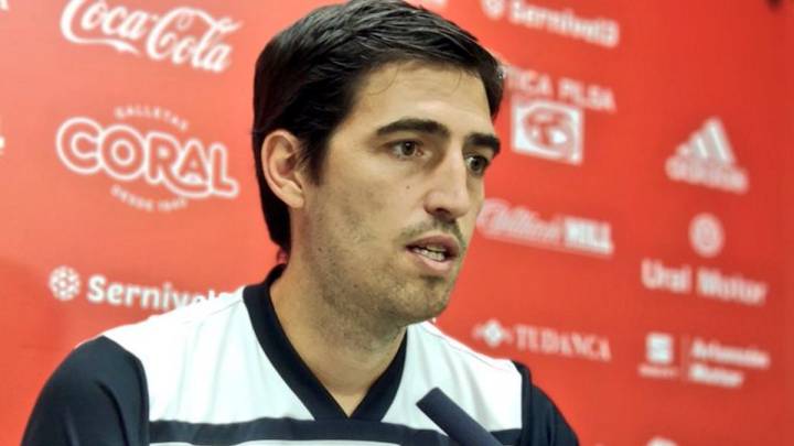 Andoni Iraola durante la rueda de prensa de esta mañana (foto vía Twitter @CDMirandes).