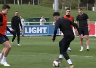 En Inglaterra le hicieron trizas: Jadon Sancho humillando al central más caro de siempre