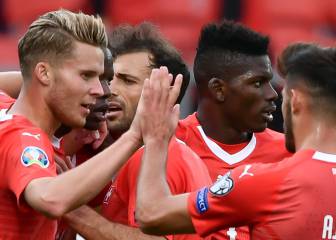 Suiza vence a Gibraltar y achucha a Dinamarca