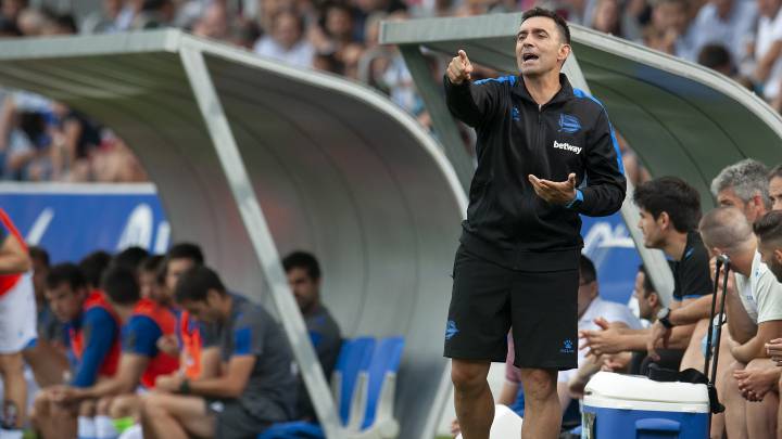El Alavés busca una rescisión de contrato con Rafa Navarro