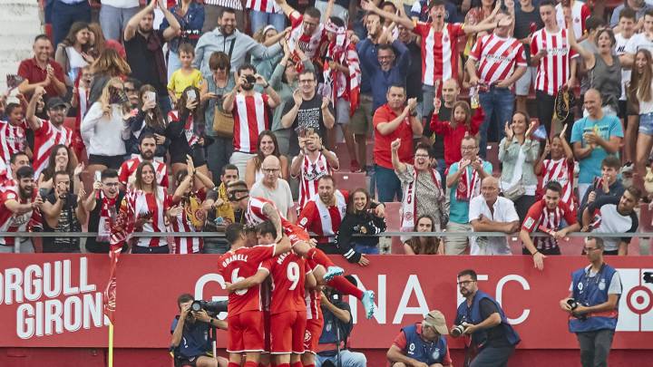 La afición del Girona se engancha al equipo de Unzué