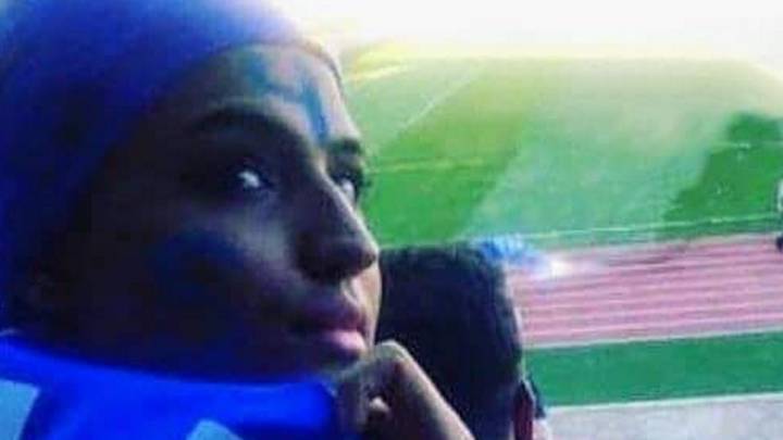 Una iraní se suicida al acusarla de ir a un partido de fútbol