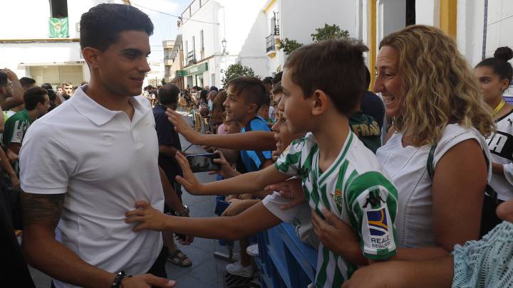 El defensa del Betis Marc Bartra fue suplente ante el Leganés. "Mentiría si dijera que jugamos como el año pasado. Puedo ayudar pero respeto las decisiones"