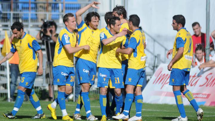 Los jugadores del Cádiz celebran el gol anotado por Toedtli en el Cádiz-Girona de la temporada 2009/2010.
