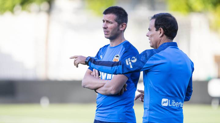 Celades tells Valencia squad: "I know it's a bit strange but it's just the way it is"