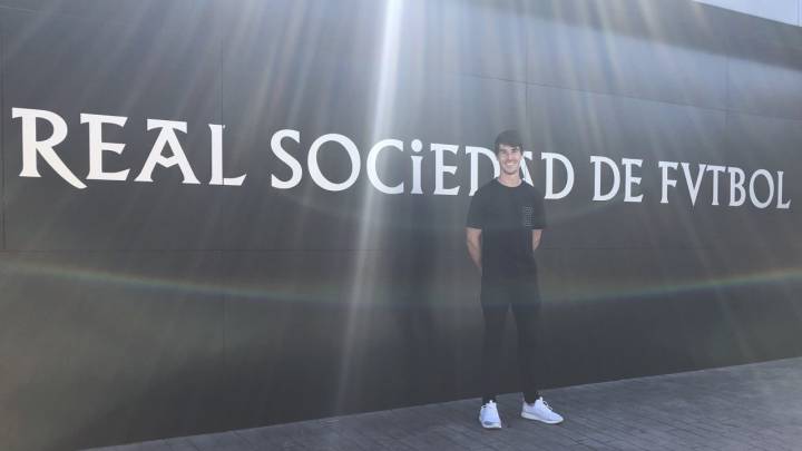 Aritz Elustondo, en las instalaciones de la Real Sociedad.
