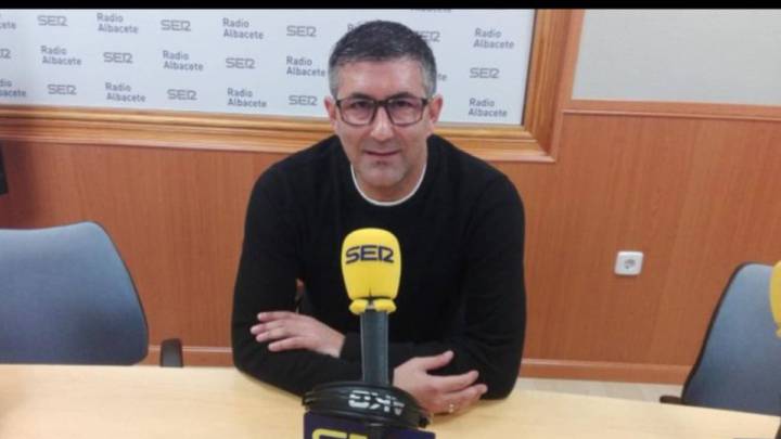 Mauro Pérez en los estudios de Ser Deportivos Albacete durante la entrevista de hoy (foto vía cadenaser.com).