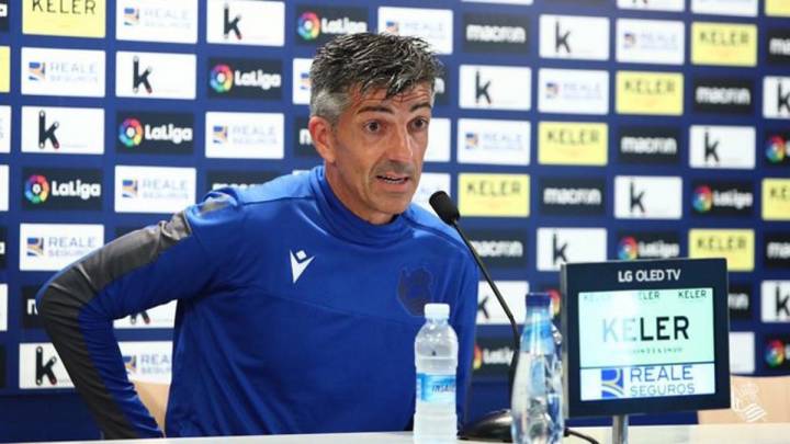 Imanol Alguacil durante la rueda de prensa de esta mañana previa al encuentro ante el Atlético de Madrid en el Reale Arena (foto vía Twitter @RealSociedad).