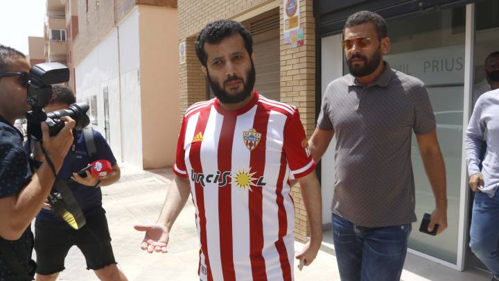 El jeque busca meterse a la ciudad de Almería en el bolsillo