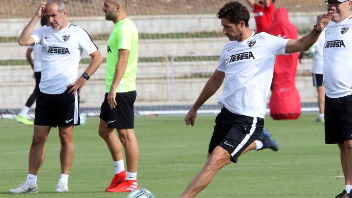 Víctor Sánchez del Amo durante el entrenamiento llevado a cabo por el Málaga esta mañana.