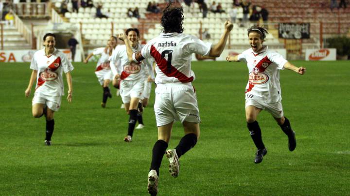Natalia celebra el 1-0 en el rayo Vallecano-Arsenal Ladies