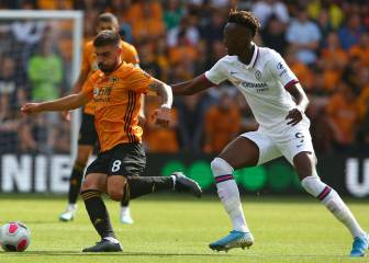 Abraham ruge con un hat-trick y ya es pichichi de la Premier