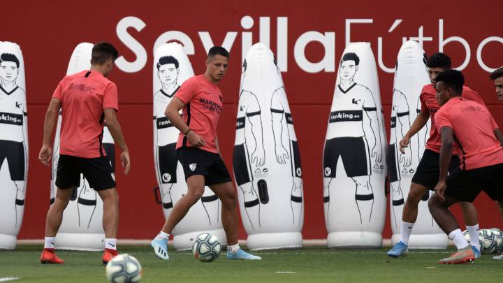 Chicharito se estrena en una convocatoria del Sevilla