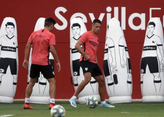 Chicharito se estrena en una convocatoria del Sevilla