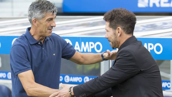 Imanol saluda a Simeone antes del Real Sociedad-Atlético.