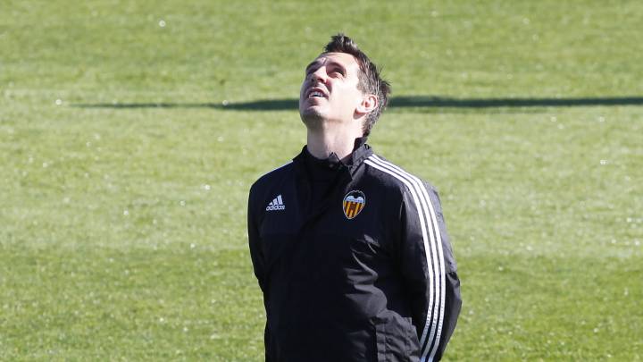 Gary Neville: "Weirdest thing I ever signed? The Valencia contract"