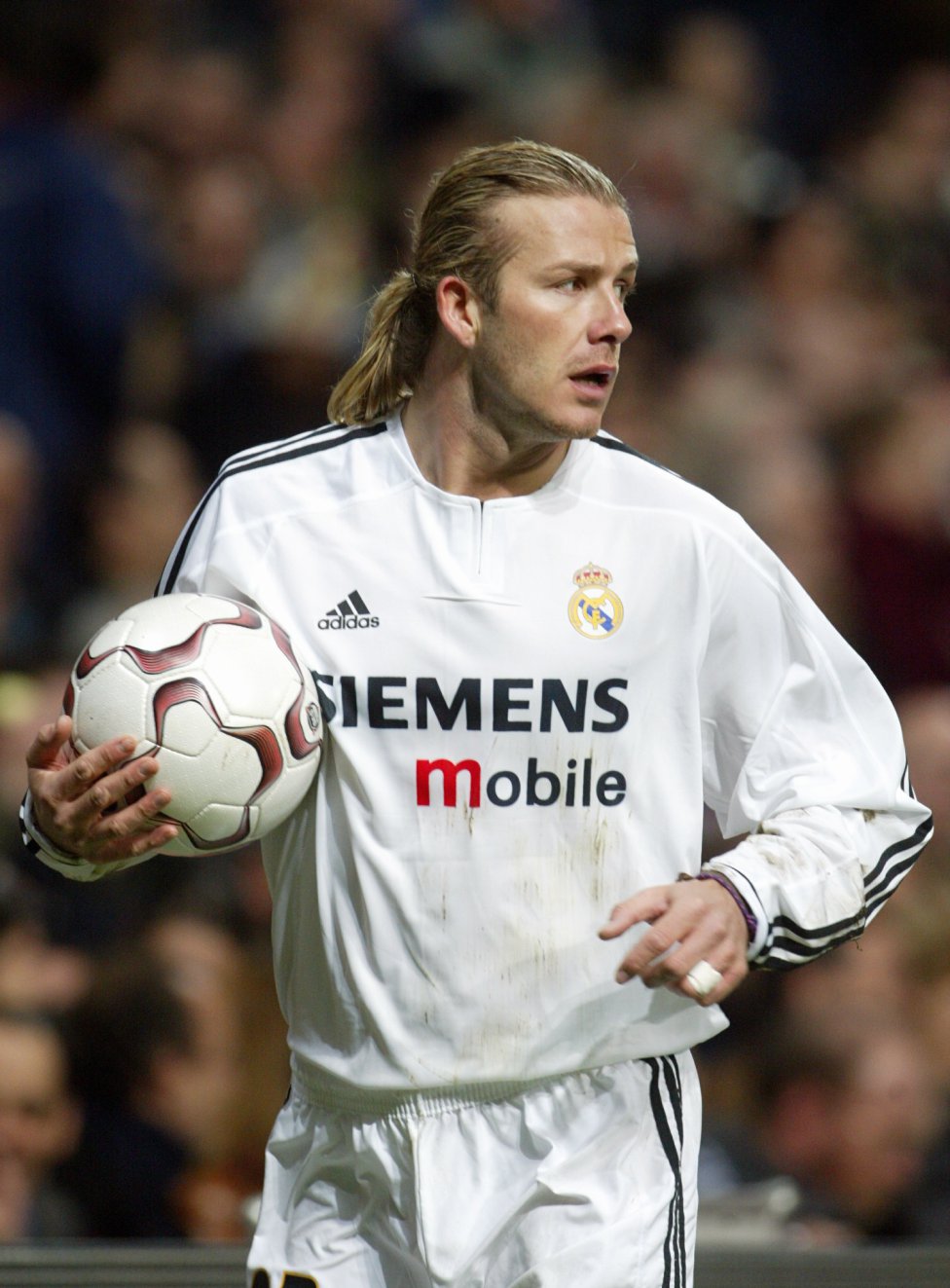 David Beckham Vistió la camiseta del Real Madrid durante cuatro temporadas desde 2003 hasta 2007. Jugó con el PSG en 2013.