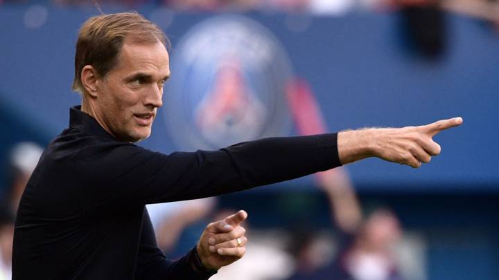 Thomas Tuchel da instrucciones durante el PSG-Estrasburgo disputado el pasado sábado y en el que el conjunto parisino venció gracias a un gol de chilena de Neymar (1-0).