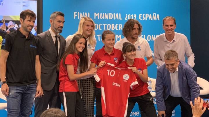 Albelda, Sanz, Hegerberg, Puyol, Brangeon, Bosch y las chicas del Atlético.