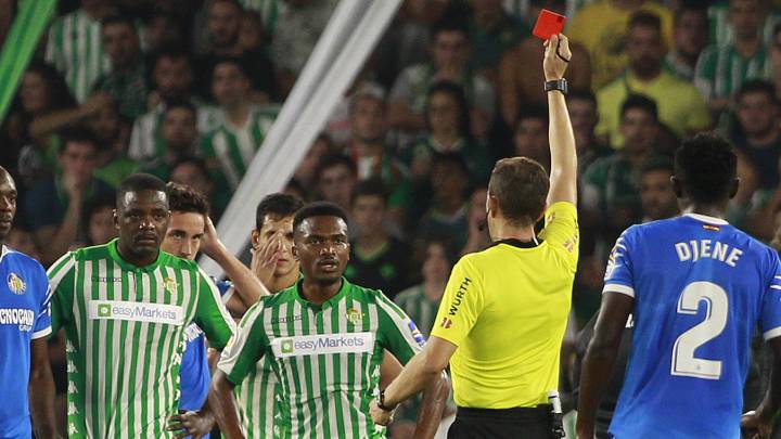 El VAR ha expulsado a seis jugadores en cuatro jornadas
