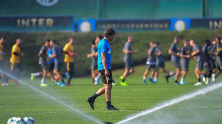 Antonio Conte en un entrenamiento del Inter.
