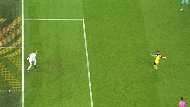 Ter Stegen off his line for Reus penalty in Dortmund - Barcelona game